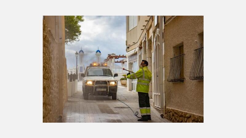 Benidorm reactiva el servicio de desinfección de accesos a edificios y comunidades 