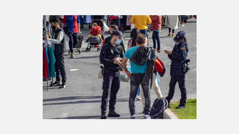 Más de 8.000 personas acuden al mercadillo municipal en el primer día de reapertura del textil y calzado
