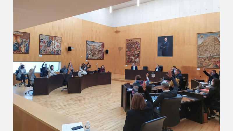 Benidorm inicia el lunes la entrega de las 3.000 tarjetas-monedero ‘Benidorm Card’ cargadas con 200 € para ayuda extraordinaria a familias