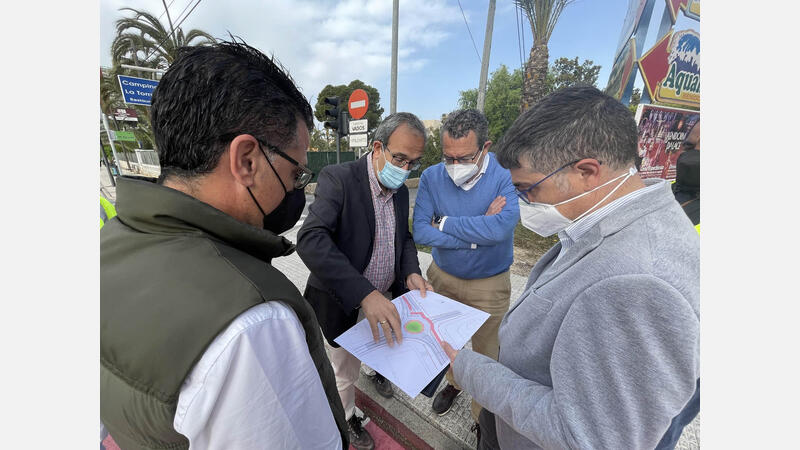 El alcalde de Benidorm, Toni Pérez, junto con los técnicos municipales en la avenida Severo Ochoa