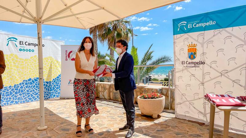 Las banderas de Qualitur se suman a las azules de las playas de Benidorm