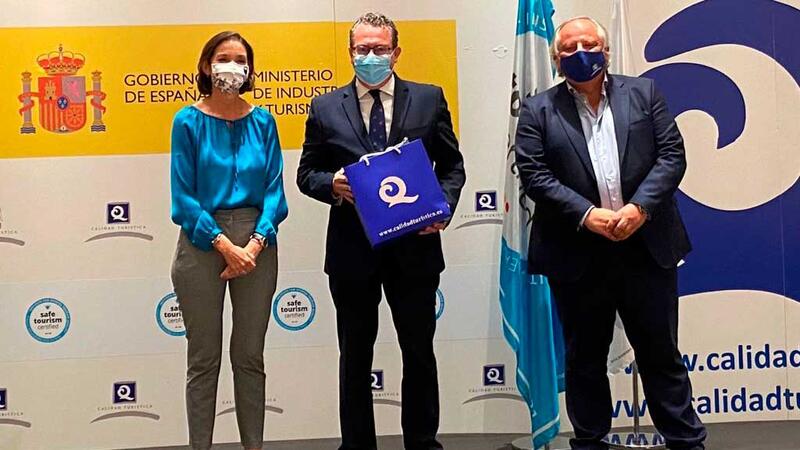 Benidorm recibe la bandera Q.