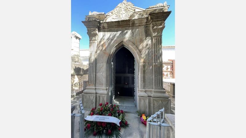 Familiares y amigos de Pere Mª Orts i Bosch recuerdan al erudito en el centenario de su nacimiento