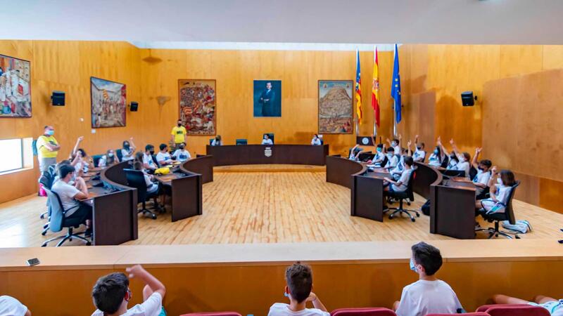 Jóvens i xiquets, regidors per un dia a Benidorm