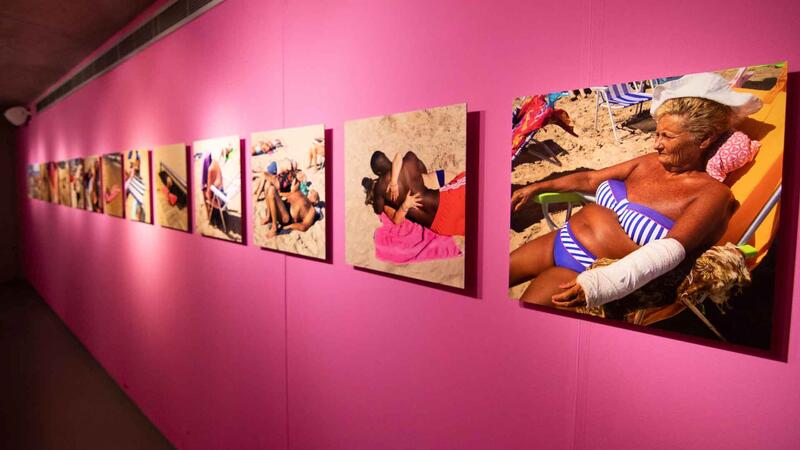 ‘El Turista Accidental’, un homenaje a los turistas de Benidorm.