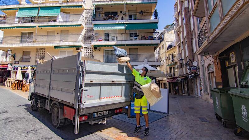 Benidorm implanta en la Plaza de la Constitución un piloto del sistema de contenedores de ‘quita y pon’