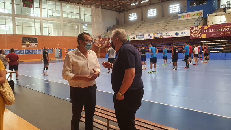 Toni Pérez pide al Balonmano Benidorm “seguir ilusionando a todo un pueblo”