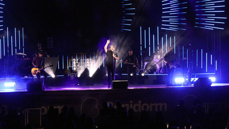 Antonio Orozco signs a night full of feeling in Benidorm