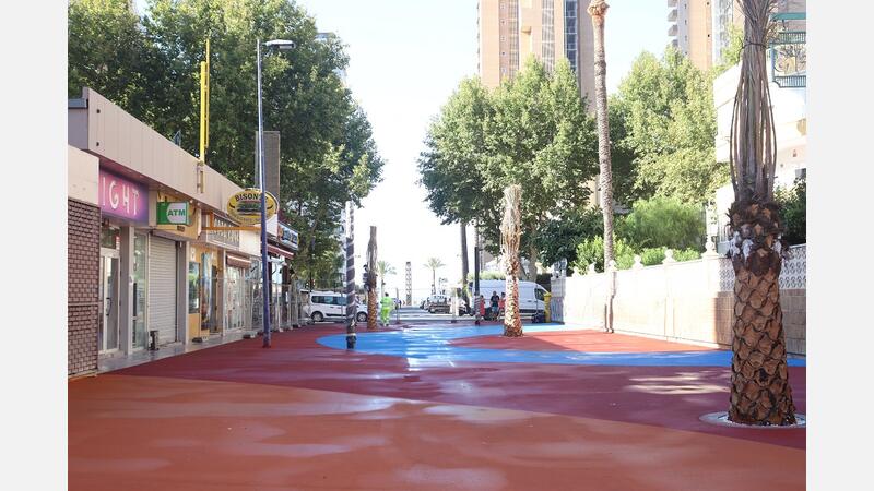 El Ayuntamiento abre dos tramos de la renovada calle Mallorca, ahora íntegramente peatonal