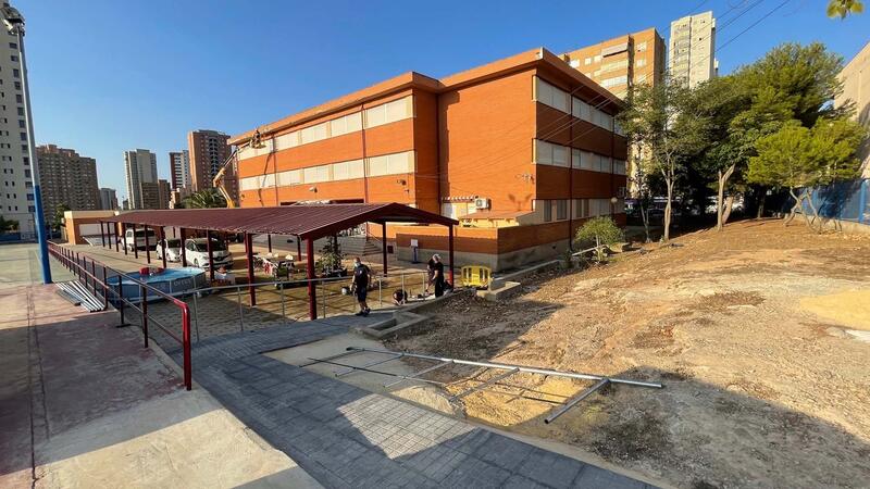 The City Council renovates the cornice of CEIP Puig Campana and improves accessibility in entrances and patiosThe City Council renovates the cornice of CEIP Puig Campana and improves accessibility in entrances and playgrounds