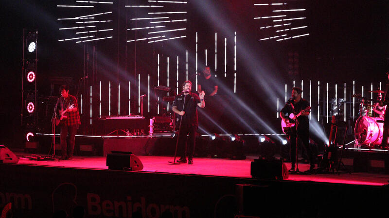 Antonio Orozco signs a night full of feeling in Benidorm