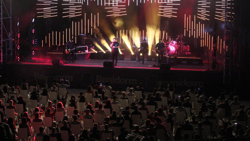 Antonio Orozco signs a night full of feeling in Benidorm
