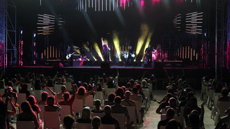 Antonio Orozco signs a night full of feeling in Benidorm