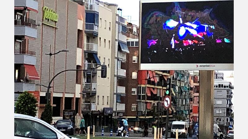Ciudadanos insiste del peligro que generan las proyecciones de las nuevas pantallas led colocadas en rotondas de Benidorm