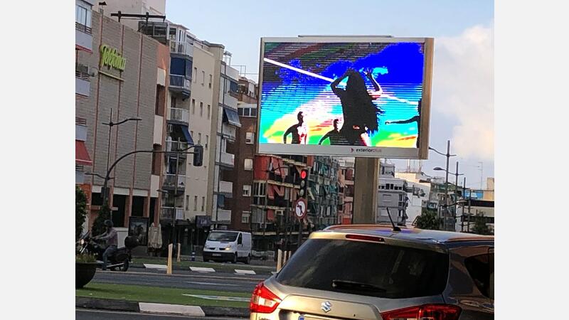 Ciudadanos insiste del peligro que generan las proyecciones de las nuevas pantallas led colocadas en rotondas de Benidorm