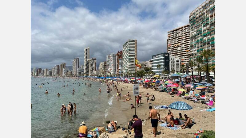 Ciudadanos denuncia la falta de espacio de uso libre en la zona de la playa del Rincón de Loix de Benidorm