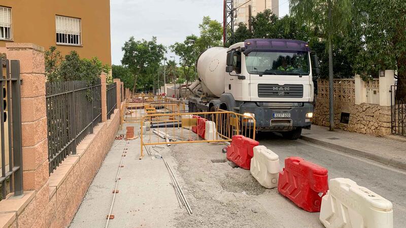 Benidorm amplia les voreres del carrer Dénia, en La Cala, per a fer-la més accessible