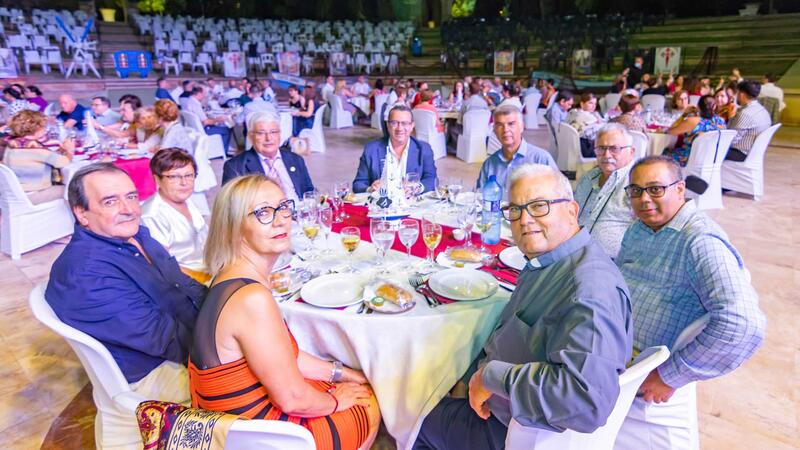 Cena de gala en el Julio Iglesias en homenaje al patrón de Benidorm, Sant Jaume