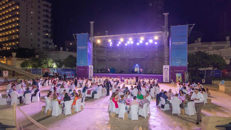 Cena de gala en el Julio Iglesias en homenaje al patrón de Benidorm, Sant Jaume