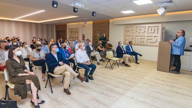El alcalde acompaña al hotel Don Pancho en la recepción del premio Docomomo
