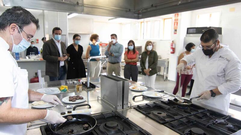 10 usuaris del CRIS participen en un curs de formació culinària en el CdT