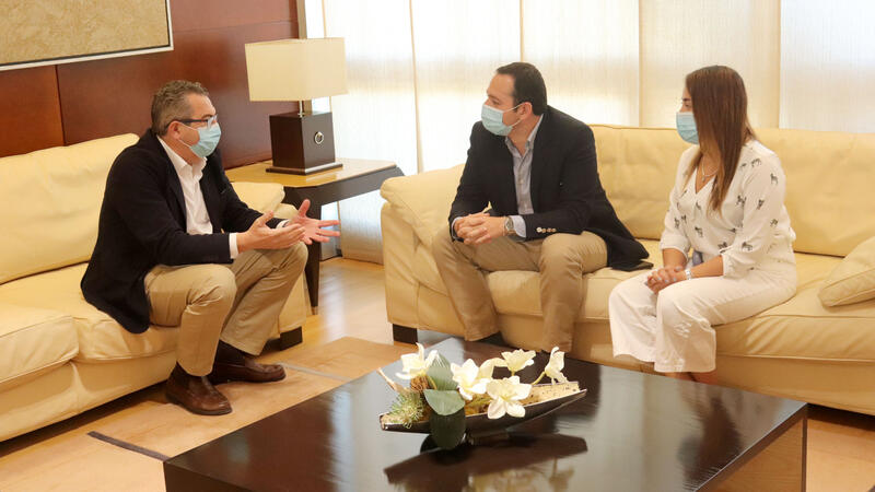 Toni Pérez recibe al alcalde de Manizales