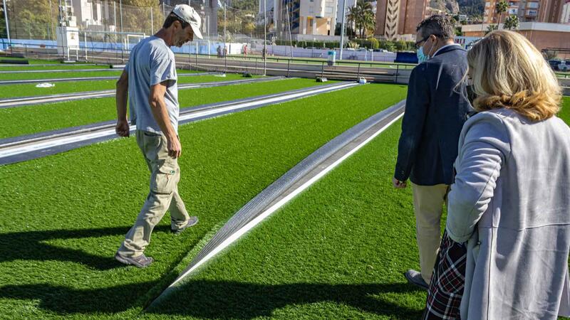 Los campos de fútbol Antonio López estrenan nuevo césped artificial
