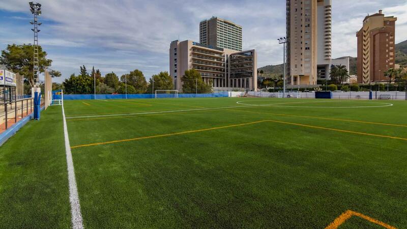 Los campos de fútbol Antonio López estrenan nuevo césped artificial