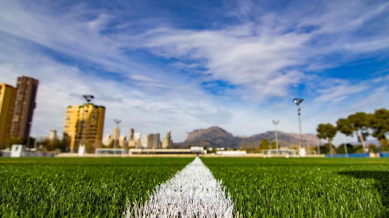 Los campos de fútbol Antonio López estrenan nuevo césped artificial
