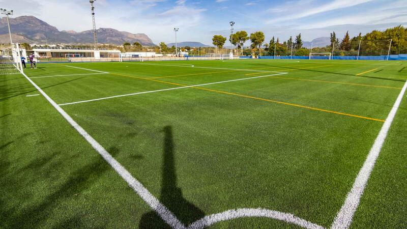 Los campos de fútbol Antonio López estrenan nuevo césped artificial