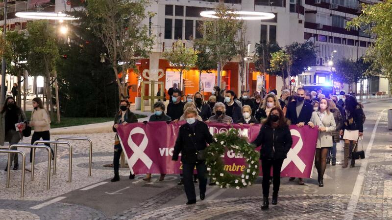 Benidorm cierra con una marcha los actos con motivo del Día Internacional por la Eliminación de la Violencia contra la Mujer