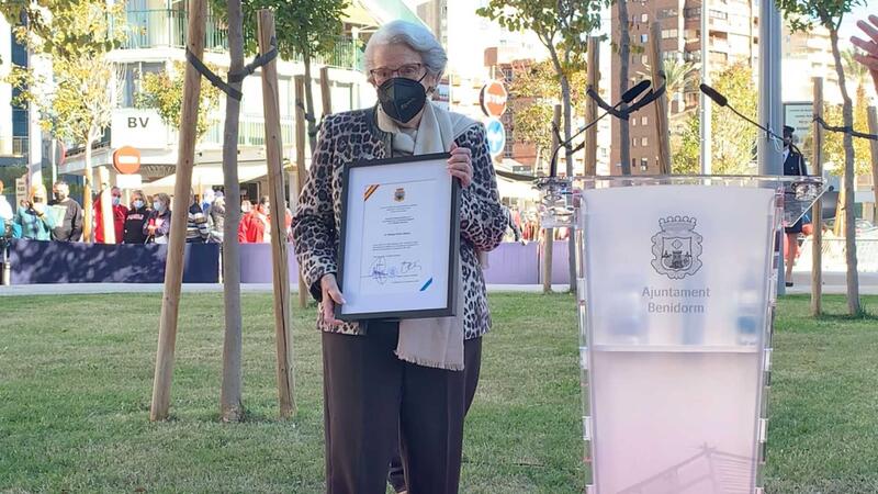 María Zaragoza i Bàrbara Pérez homenatjades a Benidorm en el Dia de la Constitució