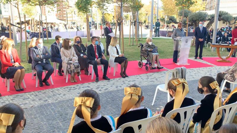 María Zaragoza i Bàrbara Pérez homenatjades a Benidorm en el Dia de la Constitució