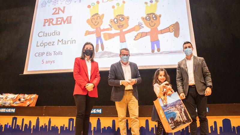Benidorm entrega los premios del XIII Concurso Escolar de Postales Navideñas al alumnado de Infantil y Primaria