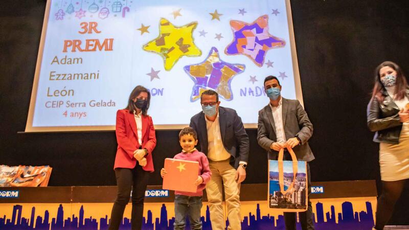 Benidorm entrega los premios del XIII Concurso Escolar de Postales Navideñas al alumnado de Infantil y Primaria