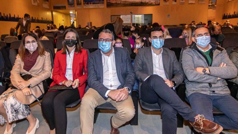 Benidorm entrega los premios del XIII Concurso Escolar de Postales Navideñas al alumnado de Infantil y Primaria