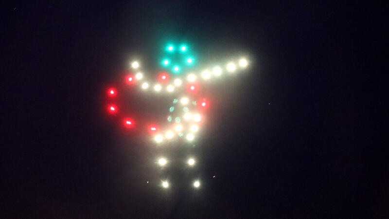 Un gran espectacle aeri de drons posa el colofó a la inauguració de 