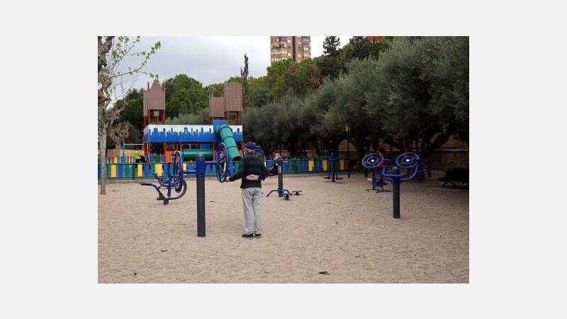 Benidorm reabre áreas de juego infantiles y zonas biosaludables e inicia la parcelación de sus playas