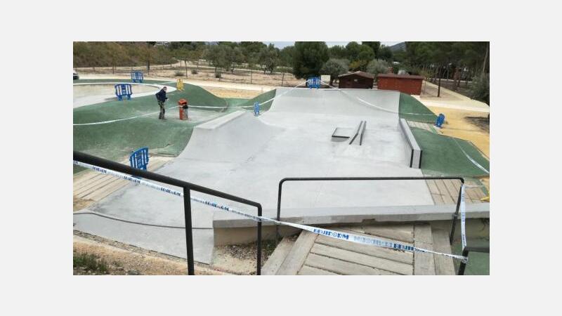 Benidorm cierra las áreas biosaludables, juegos infantiles y de calistenia, el skate de la Séquia Mare, pistas deportivas urbanas y de las playas