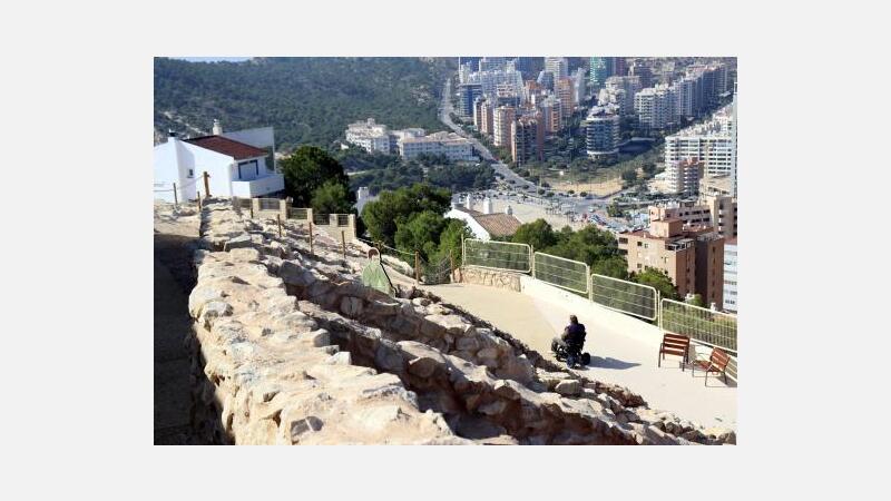 Benidorm mejora la accesibilidad al Tossal de La Cala, que desde que se inició febrero supera los 2.300 visitantes 
