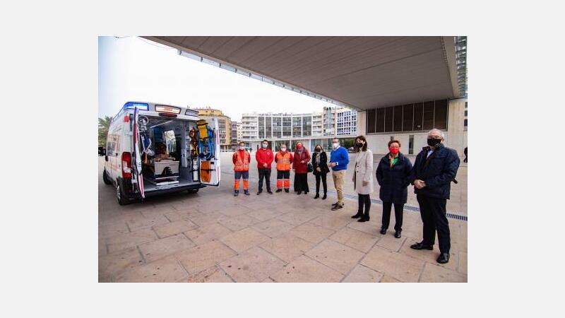 La Asamblea Local de Cruz Roja Benidorm presenta su nueva ambulancia