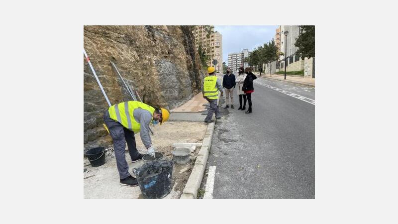 Personal del Taller de Empleo ‘Benidorm IX’ actúa en la mejora de accesibilidad de la parte alta del Rincón