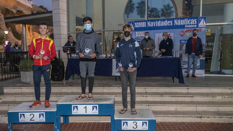 Competició de vela lleugera en el Nadal Nàutic de Benidorm