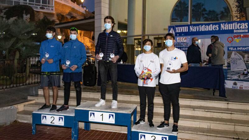 Competició de vela lleugera en el Nadal Nàutic de Benidorm
