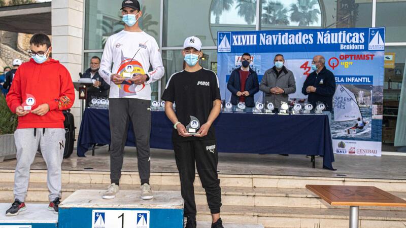Competició de vela lleugera en el Nadal Nàutic de Benidorm