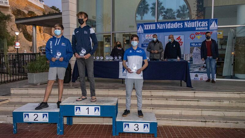 Competició de vela lleugera en el Nadal Nàutic de Benidorm