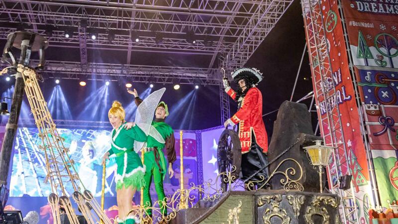 Thousands of children waited patiently for the visit of the Magi to Benidorm