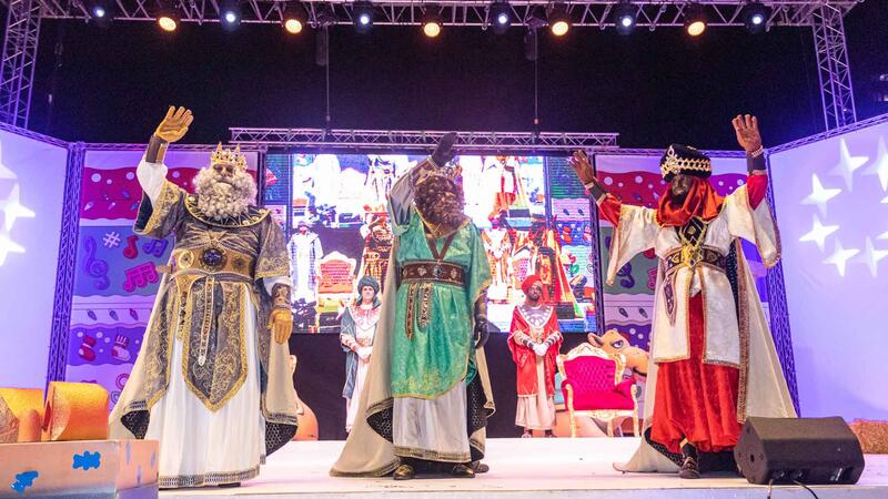 Thousands of children waited patiently for the visit of the Magi to Benidorm