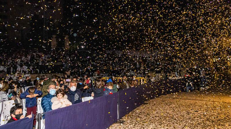 Thousands of children waited patiently for the visit of the Magi to Benidorm