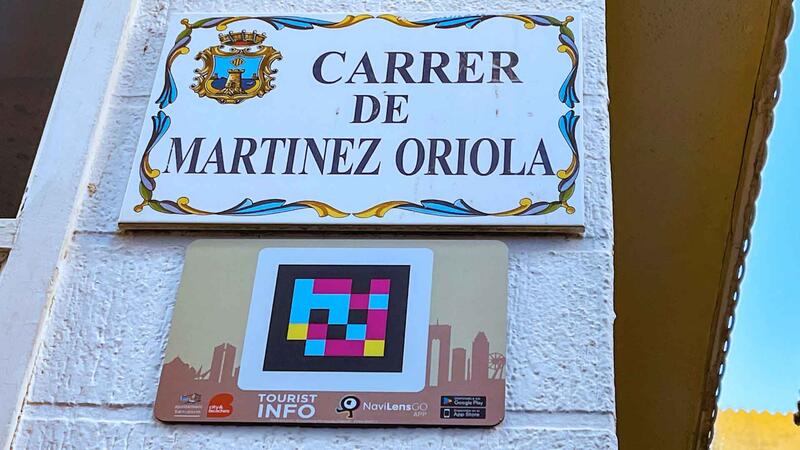 Benidorm pone en marcha el innovador sistema de guiado de personas NaviLens en el Casco Antiguo